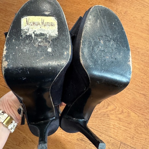 Stuart Weitzman Black Bow Slingback Heels - Picture 6 of 8